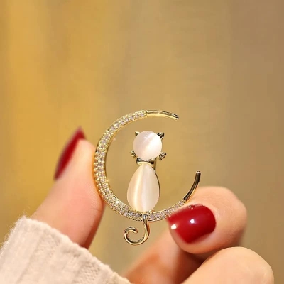 Picture of Fashionable Moon Cat   Brooch Hijab Safety Pin for Women Gold 