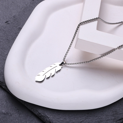 Picture of Men's Necklace Stainless Steel with Lucky Leaf  Pendant and SilverChain  Stainless Steel  