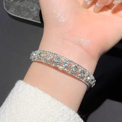 Picture of Fashion Crystal Bracelet for Women Wedding Bangle Hand Jewelry-Bracelet For  Women Silver 