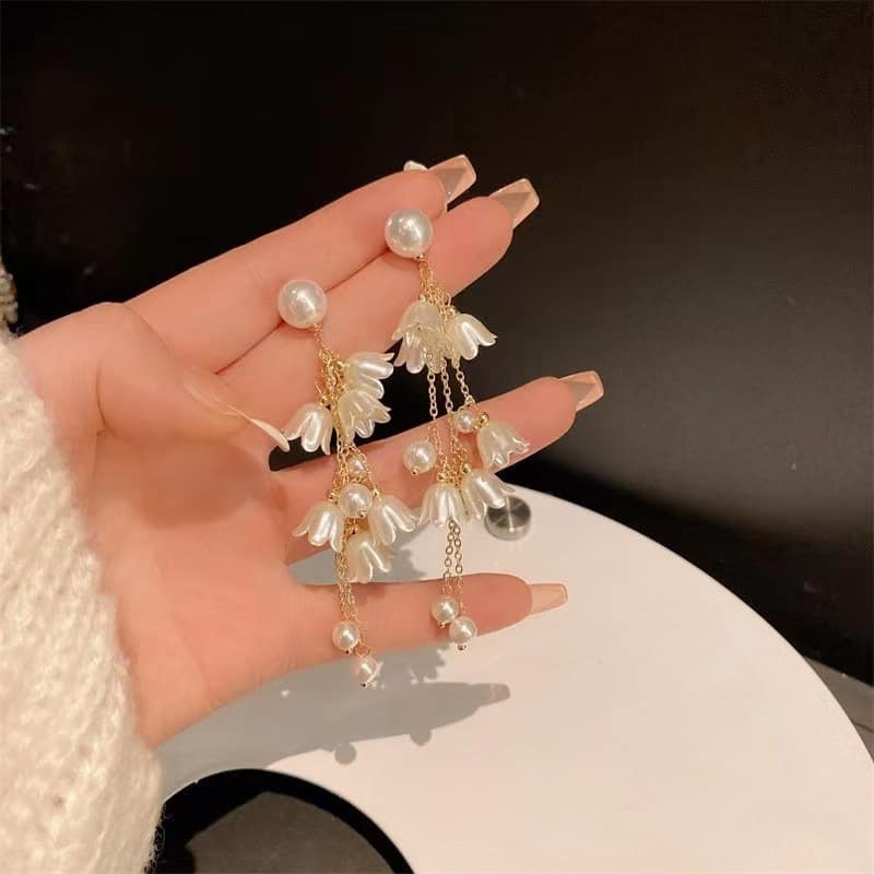 Picture of Korean Elegant Cute Rhinestone Butterfly Stud Earrings For Women Girls Fashion Metal Chain Boucle D'oreille Jewelry Gifts White 