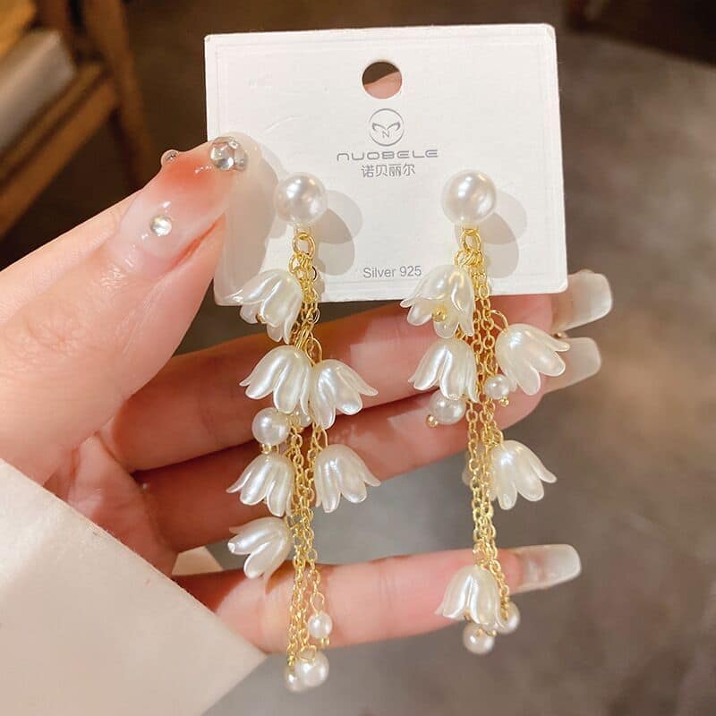 Picture of Korean Elegant Cute Rhinestone Butterfly Stud Earrings For Women Girls Fashion Metal Chain Boucle D'oreille Jewelry Gifts White 