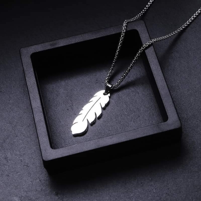 Picture of Men's Necklace Stainless Steel with Lucky Leaf  Pendant and SilverChain  Stainless Steel Silver 