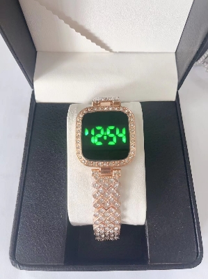 Picture of Stylish & Fashionable Elegant Mirror Quartz Ladies Watch  