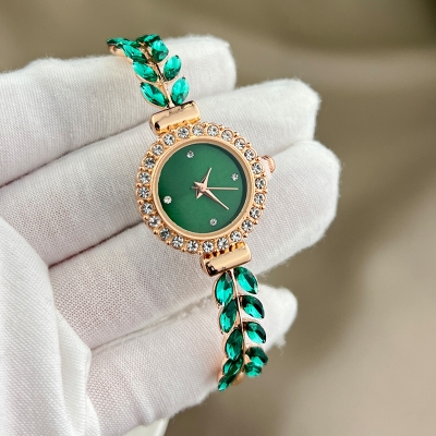 Picture of Luxury Fashion Stainless Steel Imported Wuartz Movement Ladies Wristwatch For Women  
