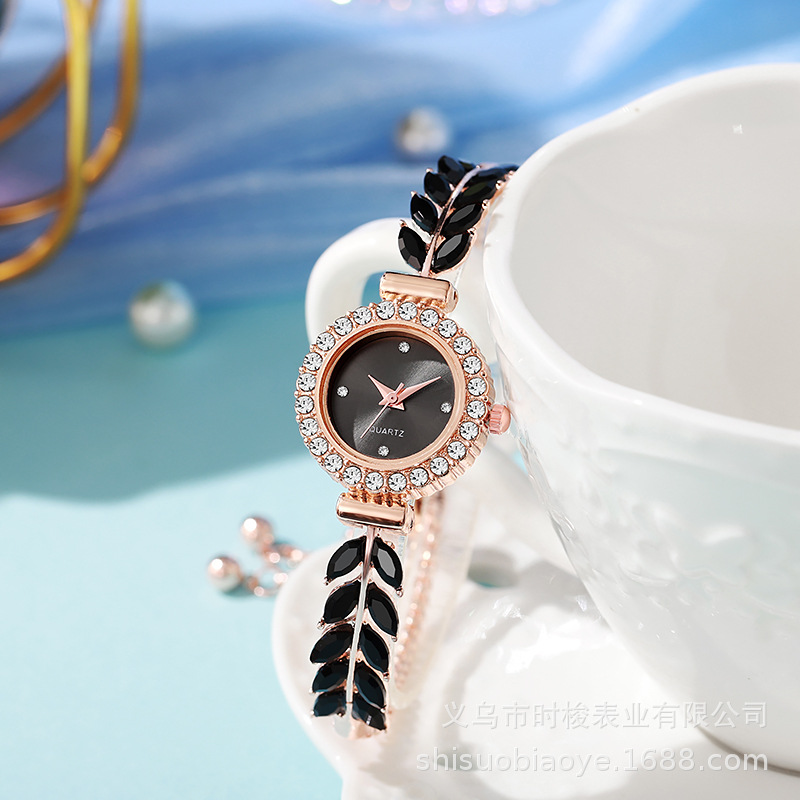 Picture of Luxury Fashion Stainless Steel Imported Wuartz Movement Ladies Wristwatch For Women  