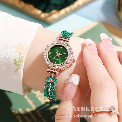 Picture of Luxury Fashion Stainless Steel Imported Wuartz Movement Ladies Wristwatch For Women  