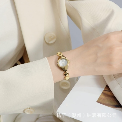 Picture of Luxury Fashion Imported Wuartz Movement Ladies Wristwatch For Women  