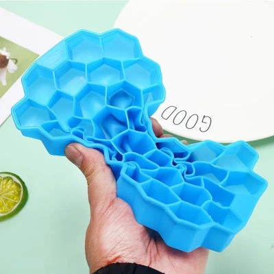 Picture of New High Quality Silicone Ice Cube Tray with Cover Food Grade Small Kitchen Appliances Ice Makers Multicolor 