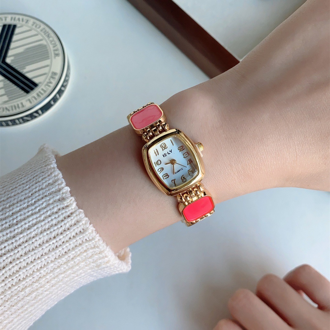 Picture of Luxury Fashion Watch Casual Watch For Women  