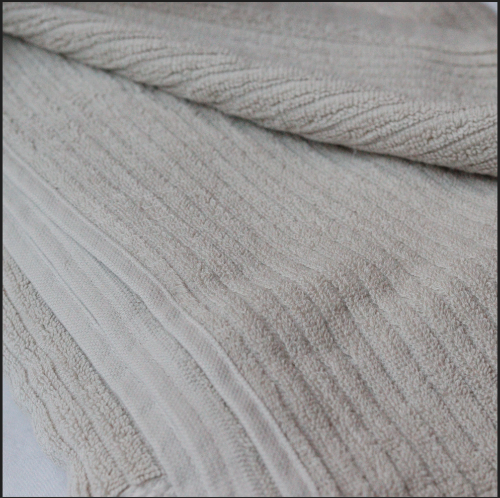 Picture of 100% Cotton Large Bath Towels – 28x55 Inch – Super Soft & Absorbent Towel Sheets for Bathroom, Pool & Hotel Use