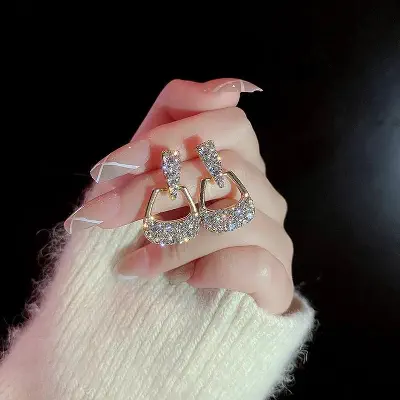 Picture of Female Creative Rhinestones Bag Shape Earrings Korean Fashion Sweet Women Earring