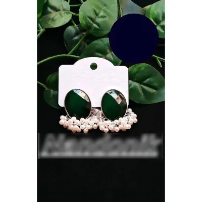 Picture of Beautiful Green One Stone Gajra Kanpasha Stud Earrings for Women and Girls 